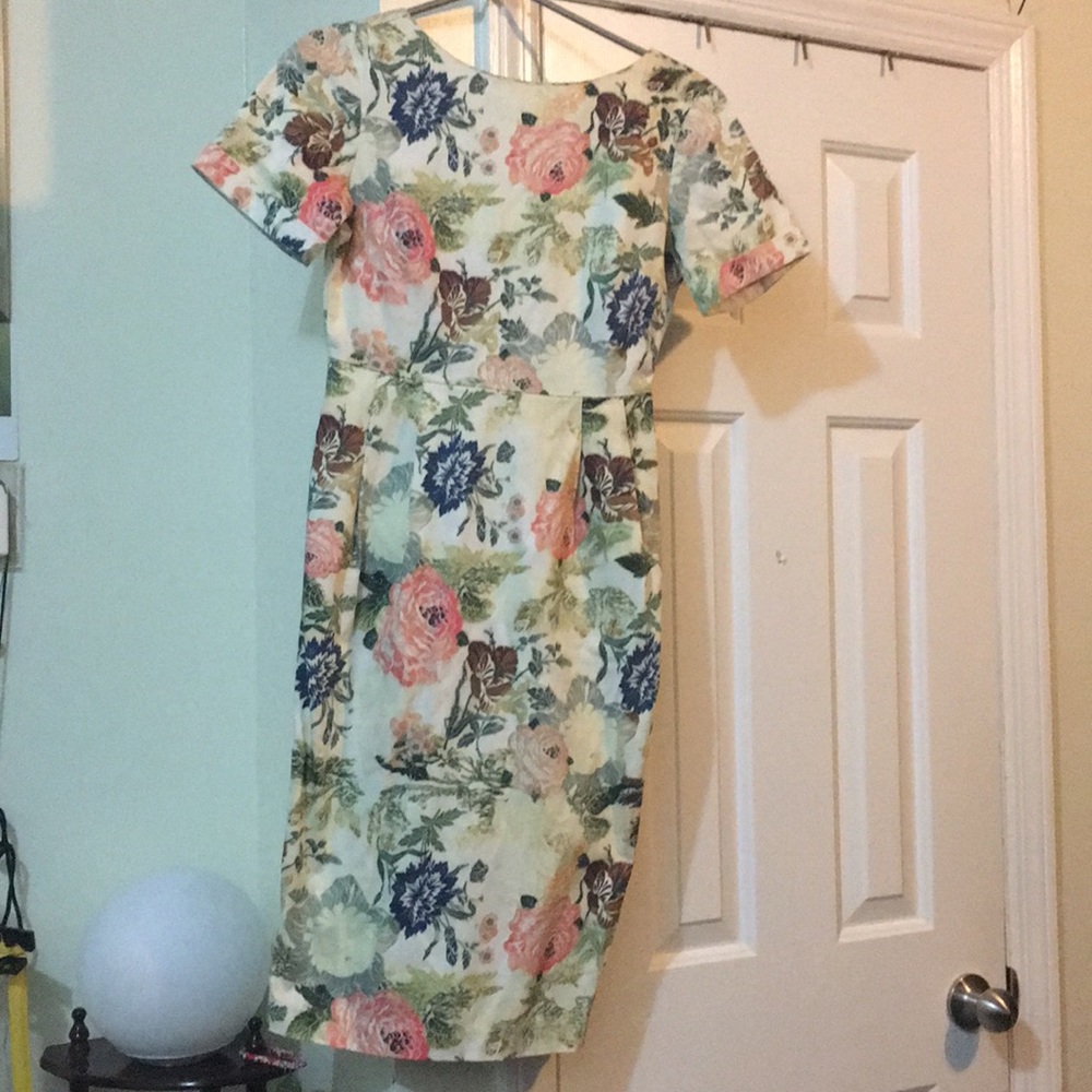 ASOS midi floral dress size 4 dress with pockets!
